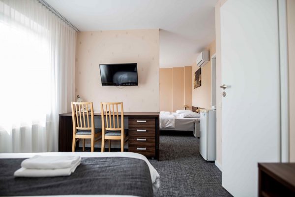 trivietis-keturvietis-šeimyninis (4) Trivietis, keturvietis, šeimyninis kambarys