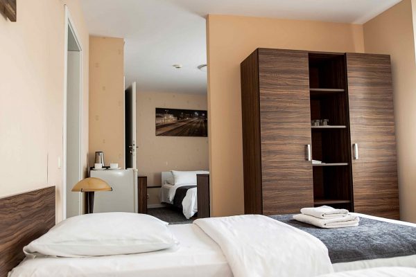 trivietis-keturvietis-šeimyninis Trivietis, keturvietis, šeimyninis kambarys